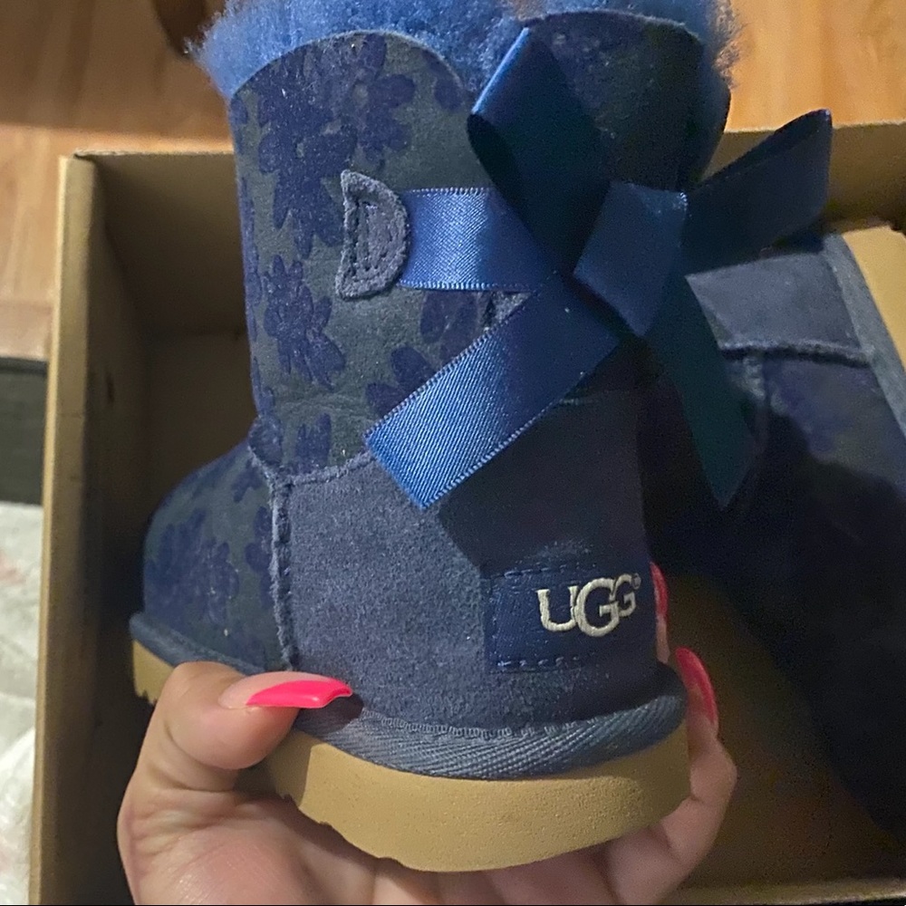UGG kids flower boots - Picture 1 of 6